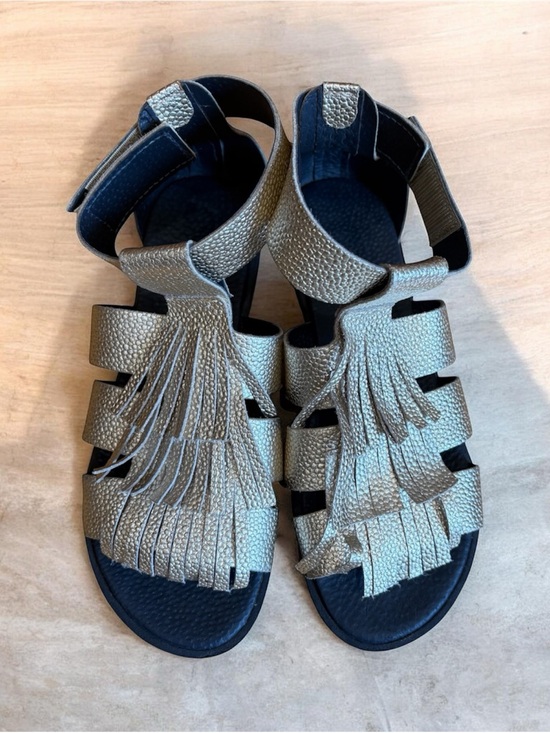 Shoes - Gold gladiator leather sandals, fringe, like new, fit 6.5